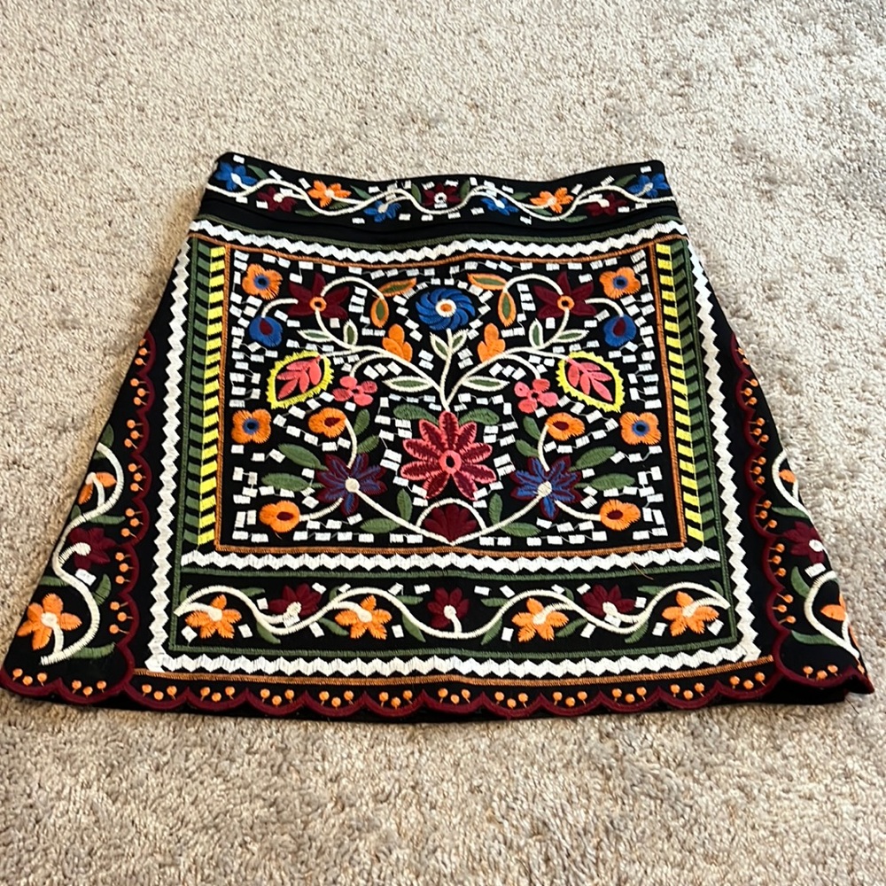 Patterned mini skirt